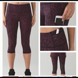 Lululemon outrun crop 17